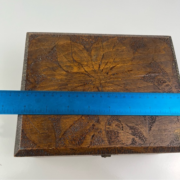 Wooden Box with Leaf Design - Picture 8 of 10
